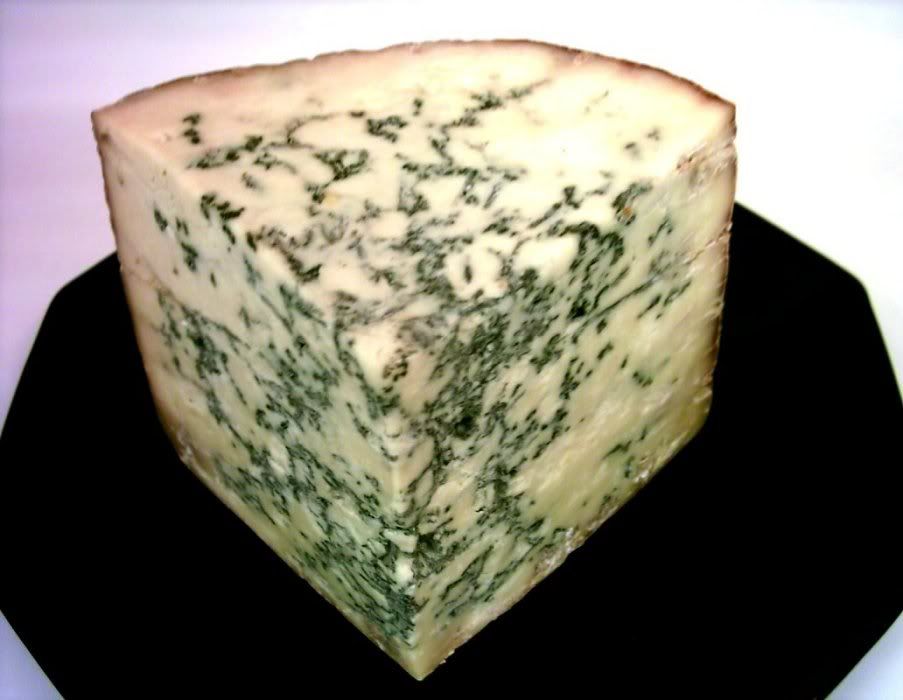 Blue_Stilton_Quarter_Front.jpg