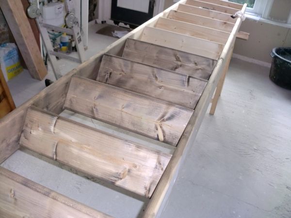nieuwe-trap-2-halverwege-beitsen_zps8fb0509a.jpeg