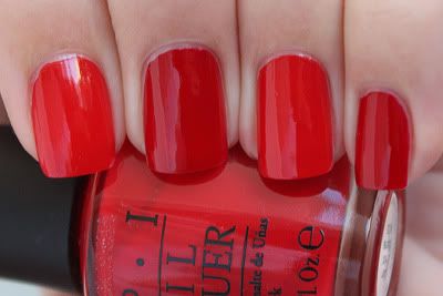 Сравнение OPI Color So Hot it Berns и Essie Limited Addiction