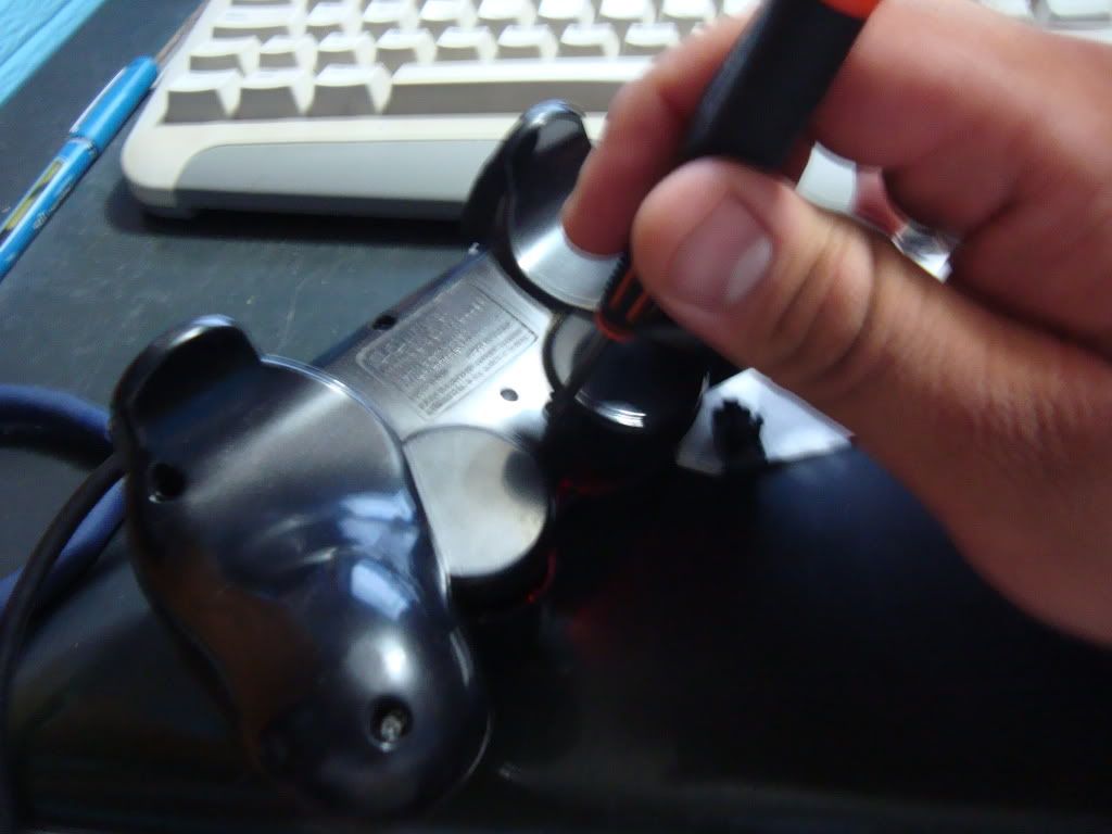 [http://i285.photobucket.com/albums/ll49/MaxClowReed/Tutorial%20Control/DSC02377-1.jpg]