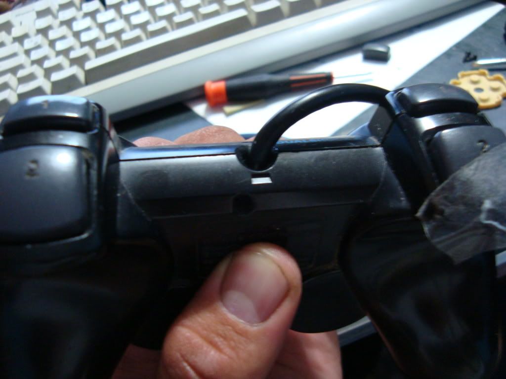 [http://i285.photobucket.com/albums/ll49/MaxClowReed/Tutorial%20Control/DSC02398-1.jpg]