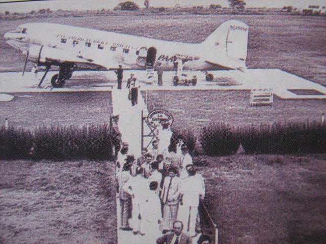 Avion de la Pan American Airways sur l'ancien aéroport de Tucuman (1940).