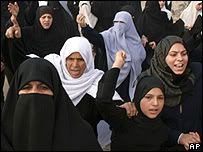 Gaza : Des jeunes chrétiennes obligées de porter le foulard islamique et parfois la Burqa [vidéo]