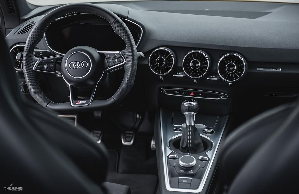 TT%20interior%20s-line.jpg