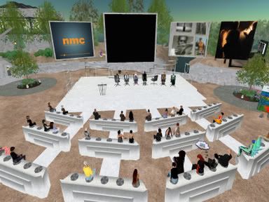Seminari interattivi con rappresentazioni di filmati, foto, grafici o altro su schermi virtuali