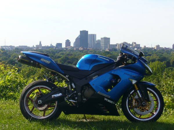 http://i285.photobucket.com/albums/ll68/gsxr141/sunday_bike_014.jpg